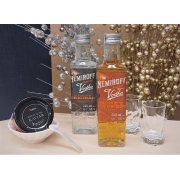 - Regalo di Capodanno "Set di 2 vodka Nemiroff + 2 bicchieri + 1 caviale di salmone rosa 100 gr"